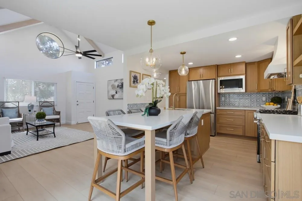 387 Melrose #D Vista, CA 92083
