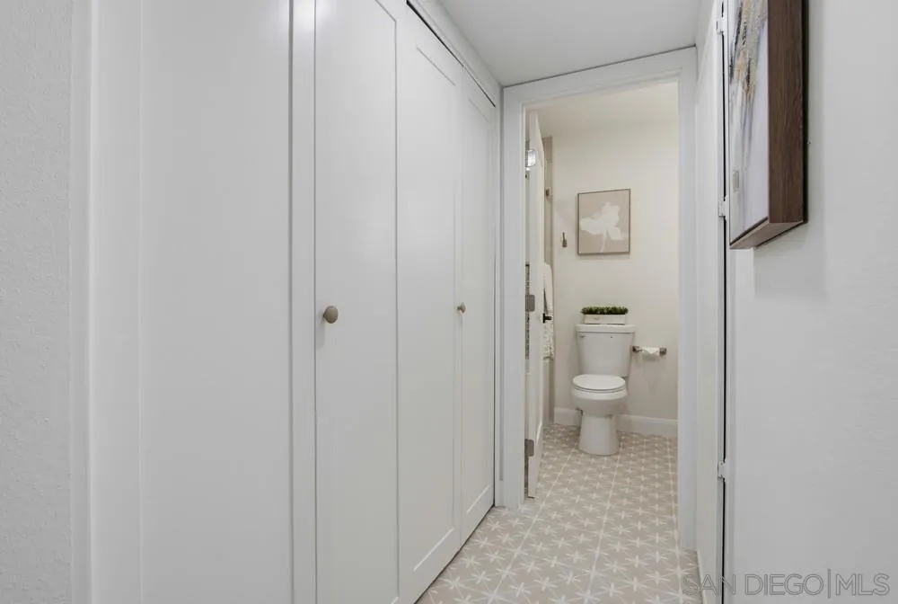 387 Melrose #D Vista, CA 92083