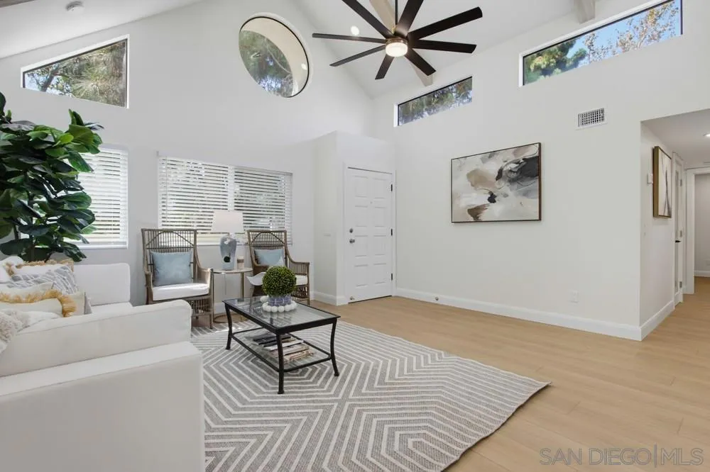 387 Melrose #D Vista, CA 92083