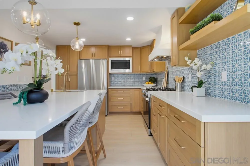 387 Melrose #D Vista, CA 92083