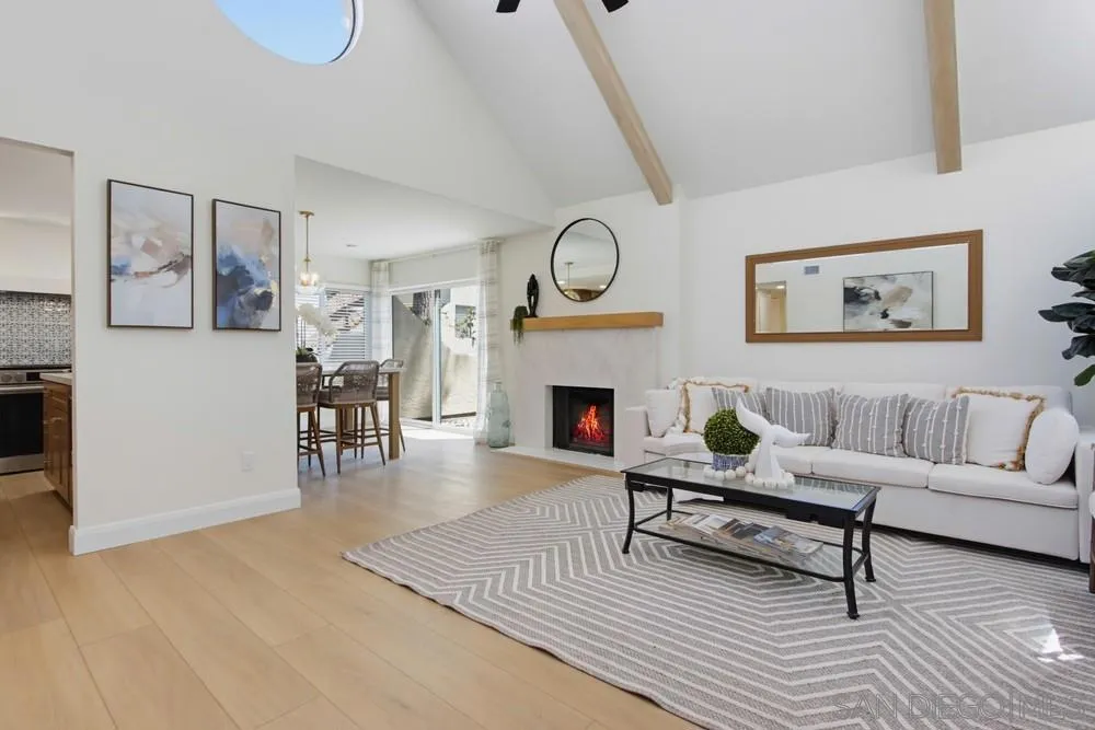 387 Melrose #D Vista, CA 92083