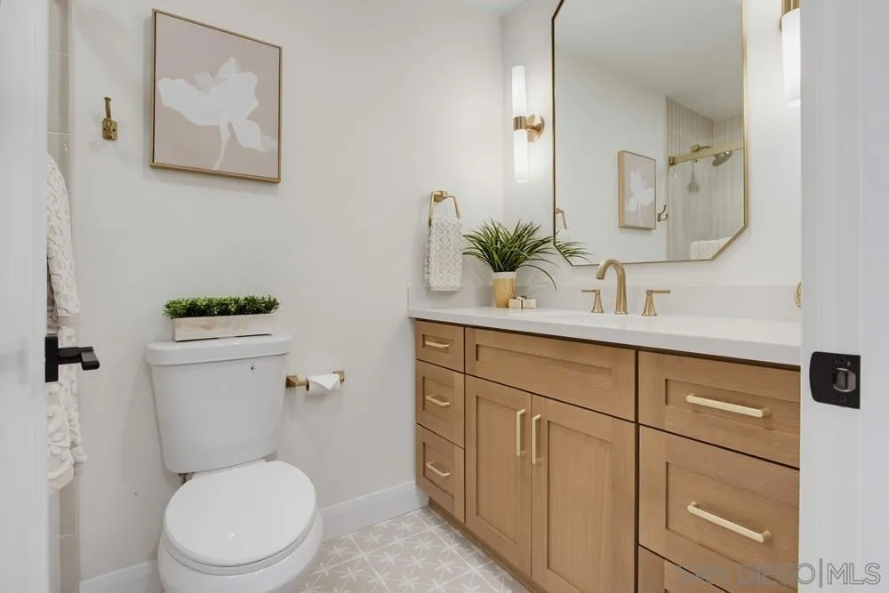 387 Melrose #D Vista, CA 92083
