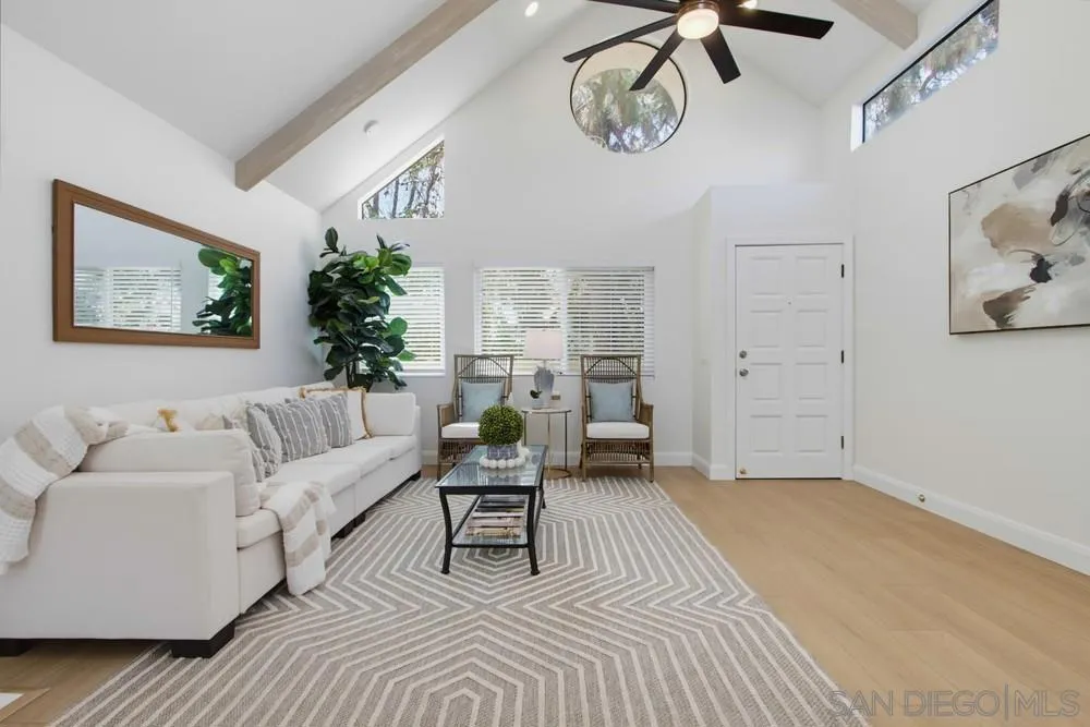 387 Melrose #D Vista, CA 92083