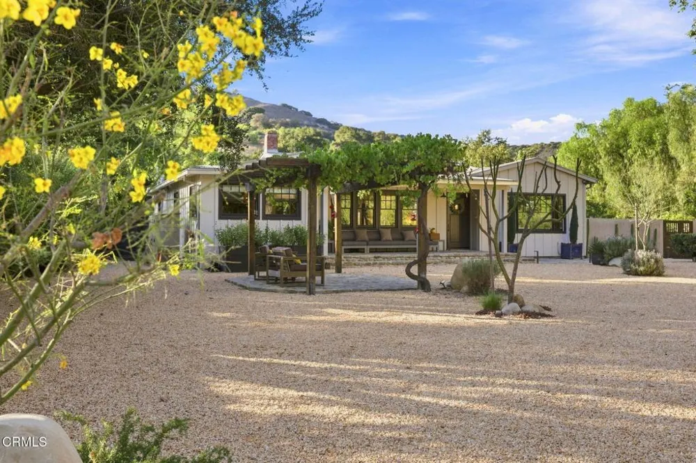 11013 Creek Road Ojai, CA 93023