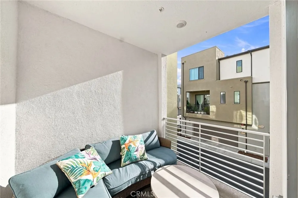 27035 Tanager Valencia, CA 91381
