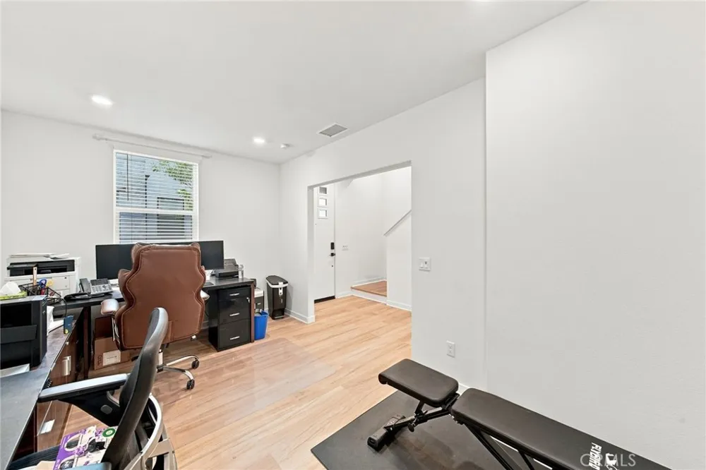 27035 Tanager Valencia, CA 91381
