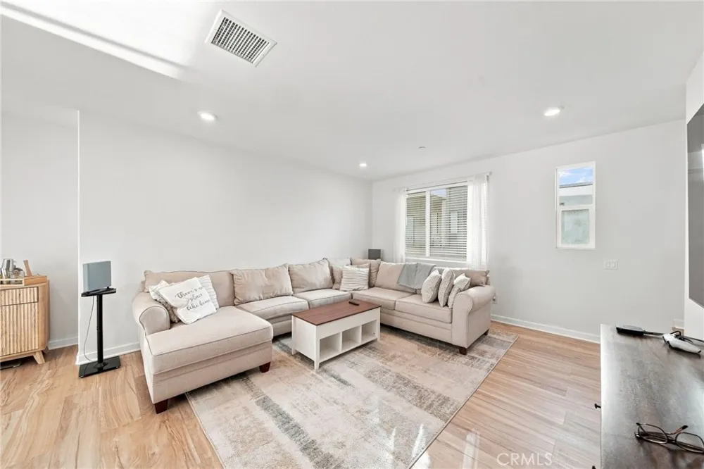 27035 Tanager Valencia, CA 91381