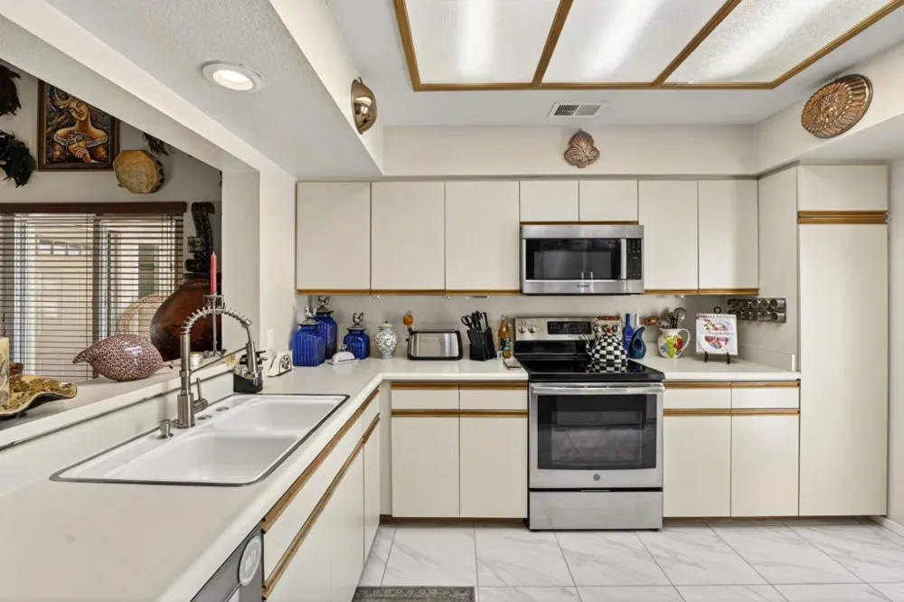 218 Desert Falls Drive E Palm Desert, CA 92211