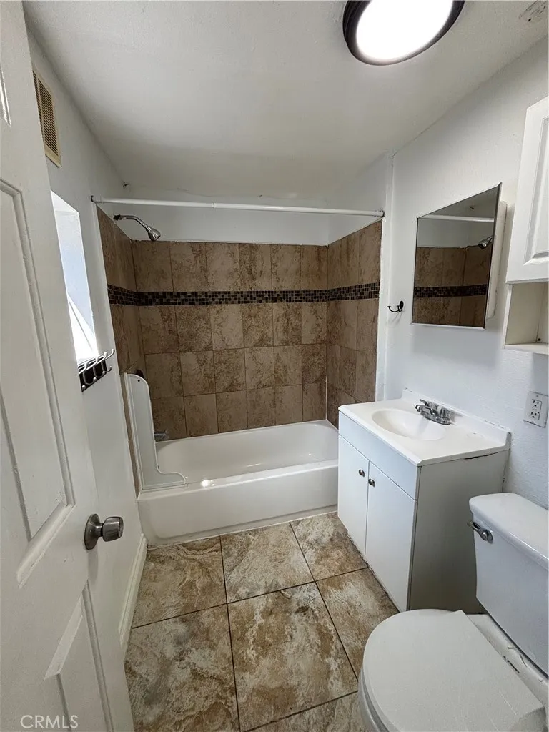 1153 E 50th #2 Los Angeles, CA 90011