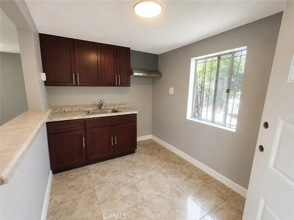 1153 E 50th #2 Los Angeles, CA 90011