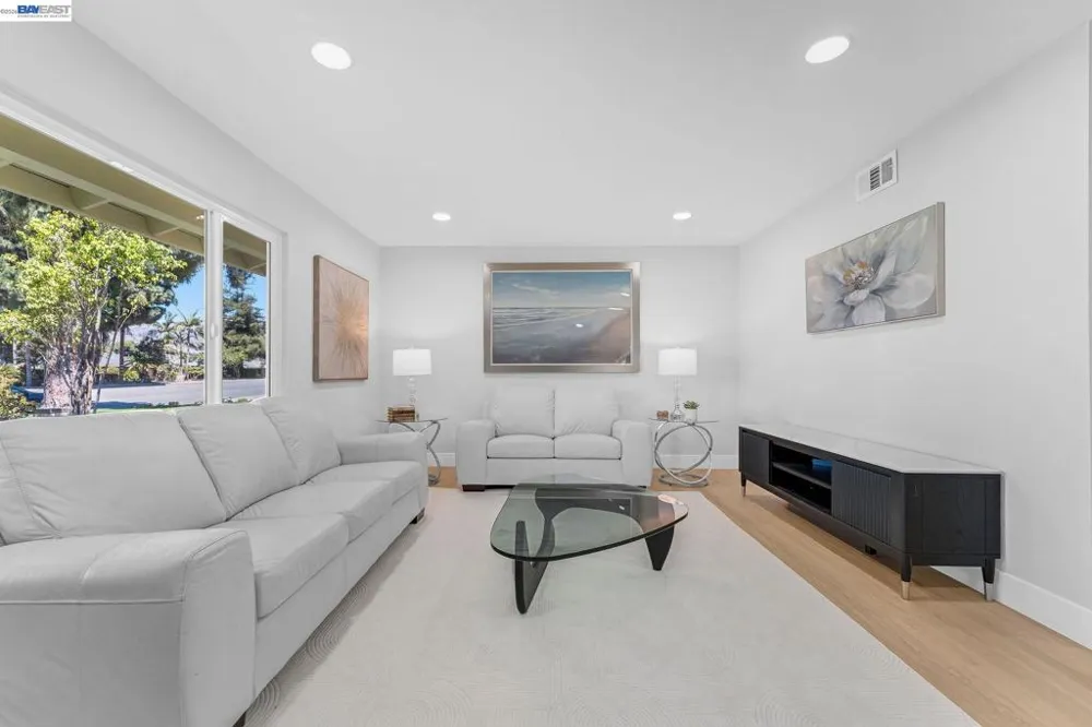 2624 Damien Ave La Verne, CA 91750