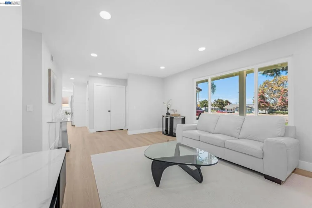 2624 Damien Ave La Verne, CA 91750