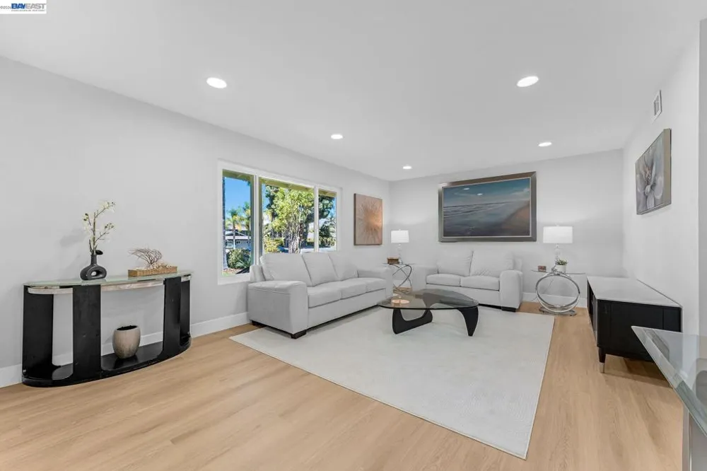 2624 Damien Ave La Verne, CA 91750