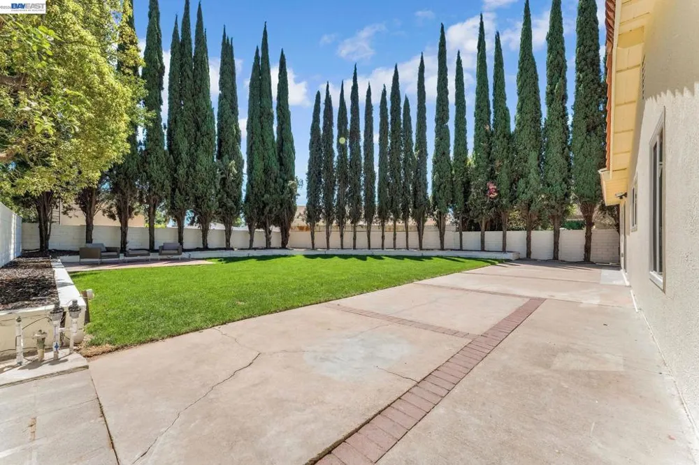 2624 Damien Ave La Verne, CA 91750
