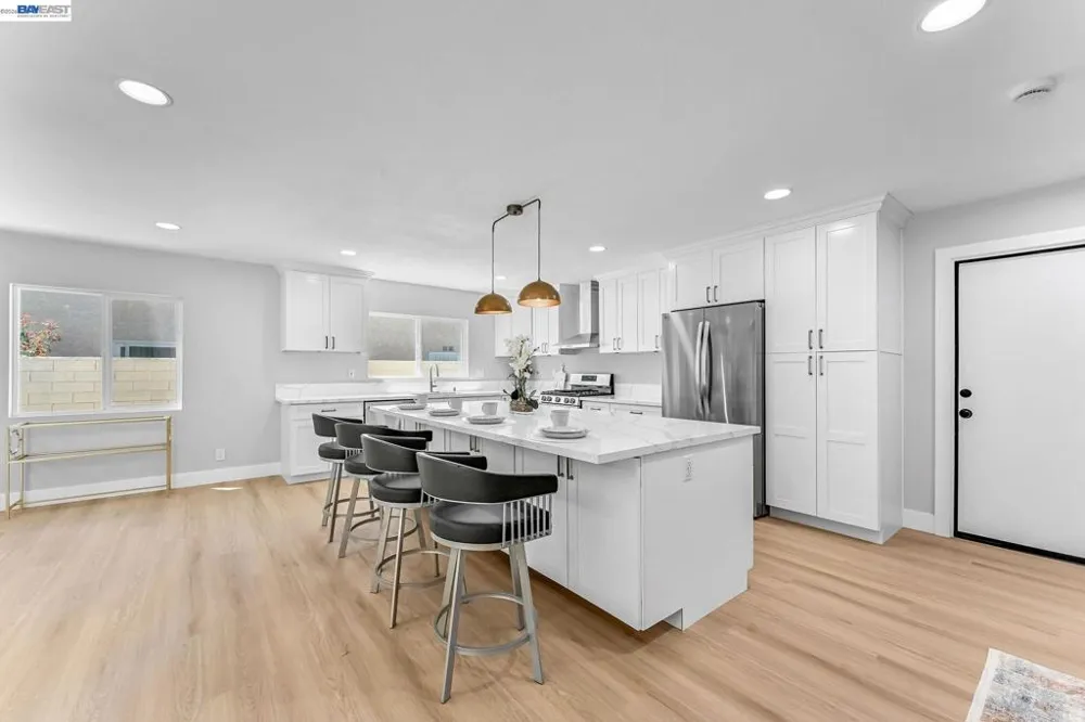 2624 Damien Ave La Verne, CA 91750