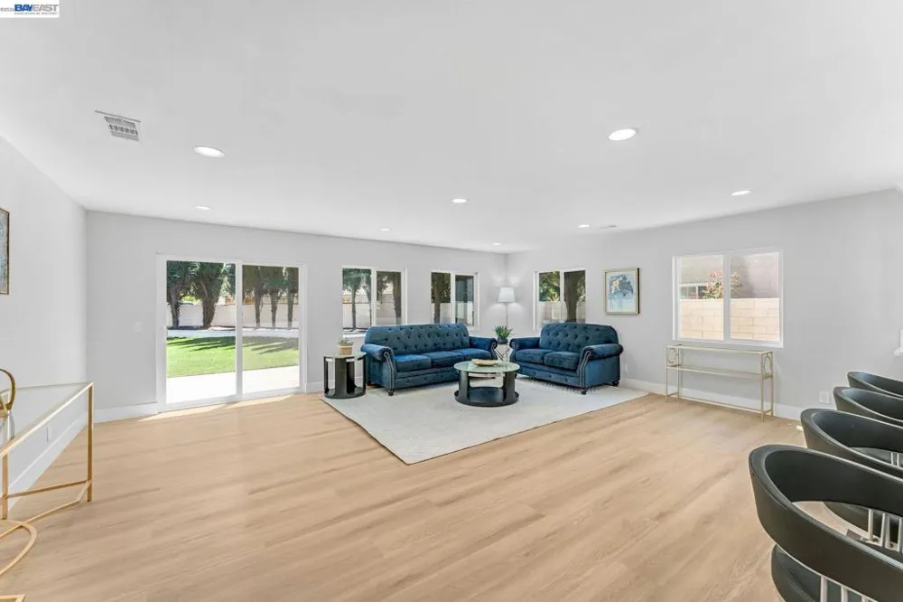 2624 Damien Ave La Verne, CA 91750