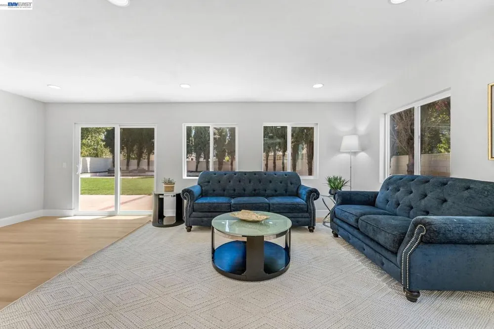2624 Damien Ave La Verne, CA 91750