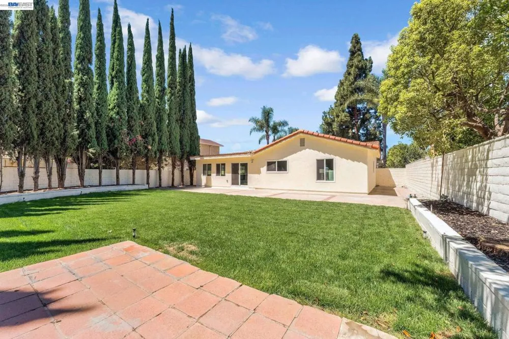 2624 Damien Ave La Verne, CA 91750