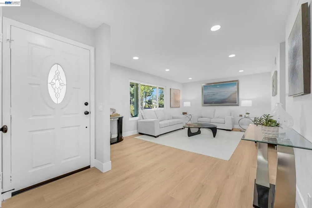2624 Damien Ave La Verne, CA 91750
