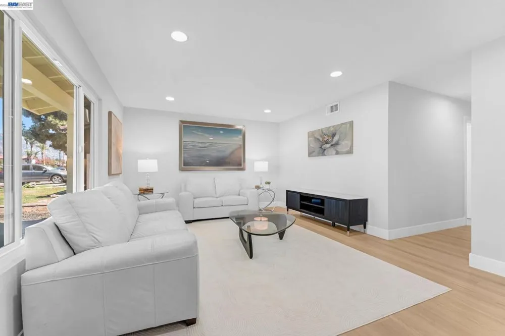 2624 Damien Ave La Verne, CA 91750