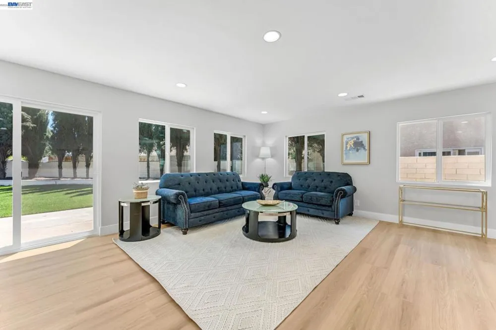 2624 Damien Ave La Verne, CA 91750