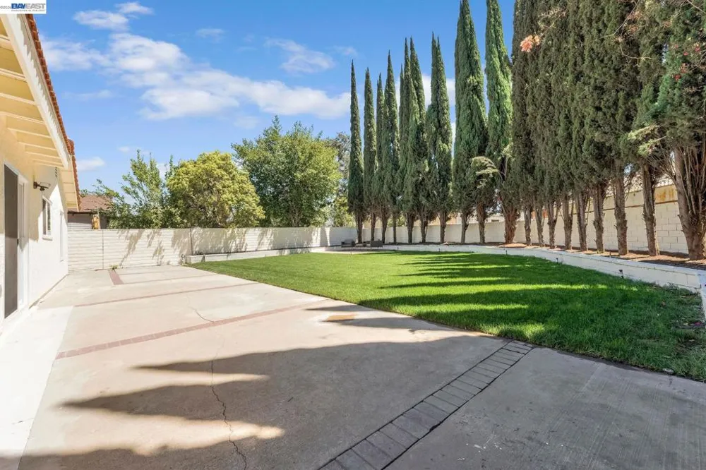 2624 Damien Ave La Verne, CA 91750