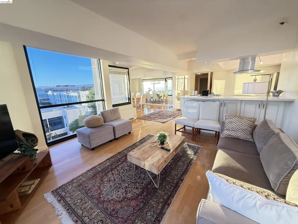 6363 Christie Ave #606 Emeryville, CA 94608