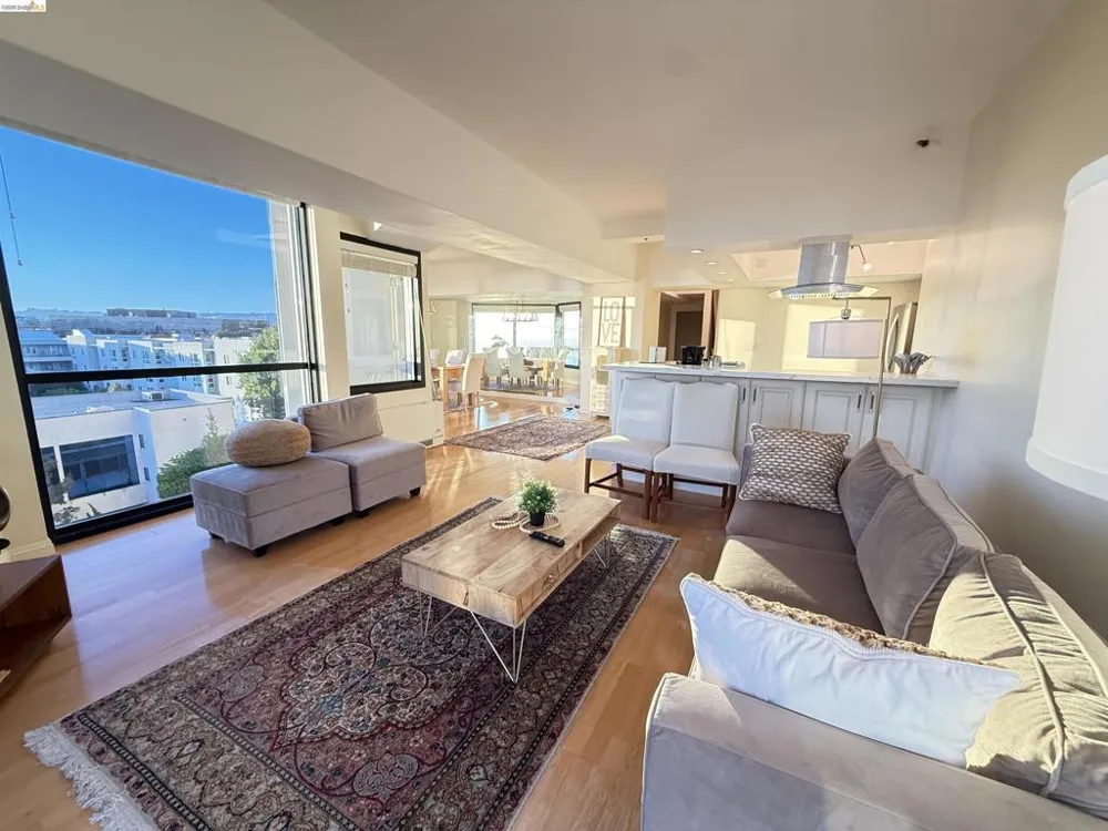 6363 Christie Ave #606 Emeryville, CA 94608