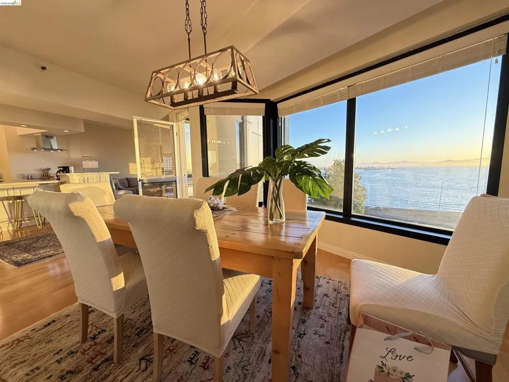 6363 Christie Ave #606 Emeryville, CA 94608