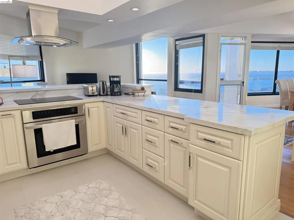 6363 Christie Ave #606 Emeryville, CA 94608