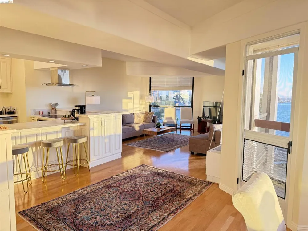 6363 Christie Ave #606 Emeryville, CA 94608