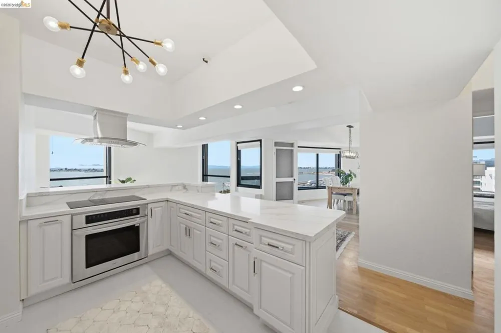 6363 Christie Ave #606 Emeryville, CA 94608