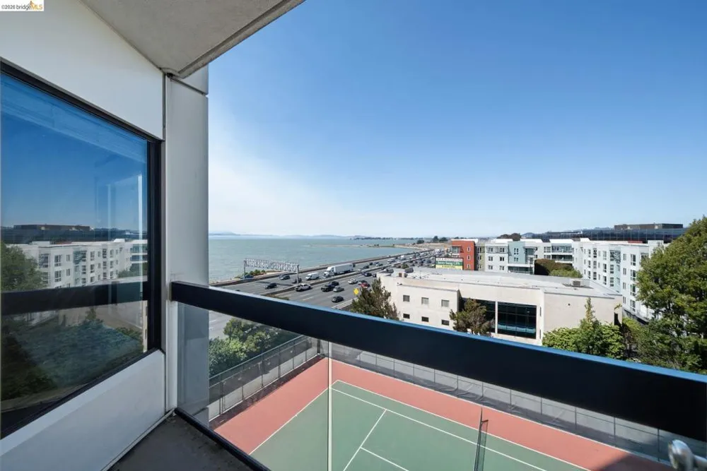 6363 Christie Ave #606 Emeryville, CA 94608