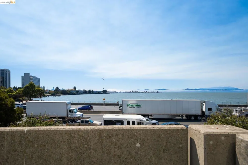 6363 Christie Ave #606 Emeryville, CA 94608