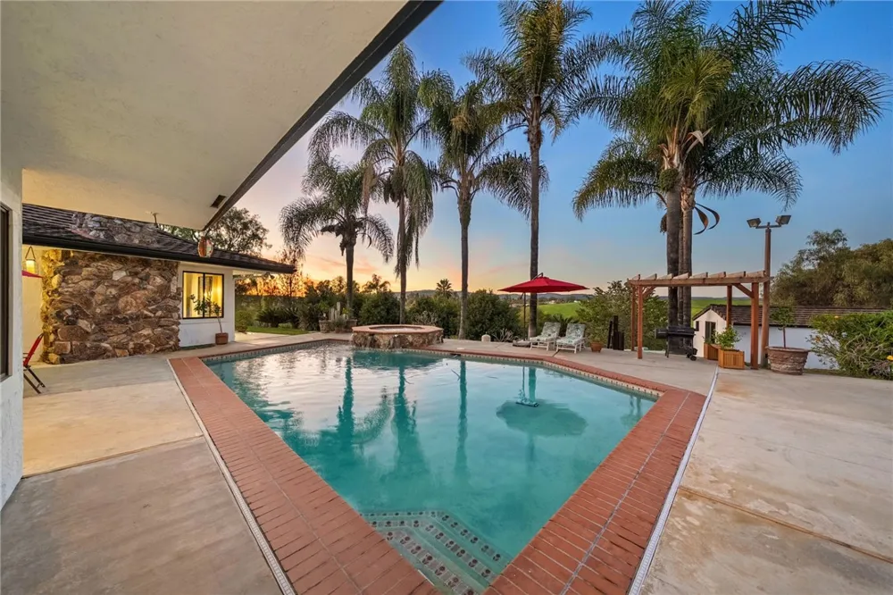 1650 Winterwarm Drive Fallbrook, CA 92028