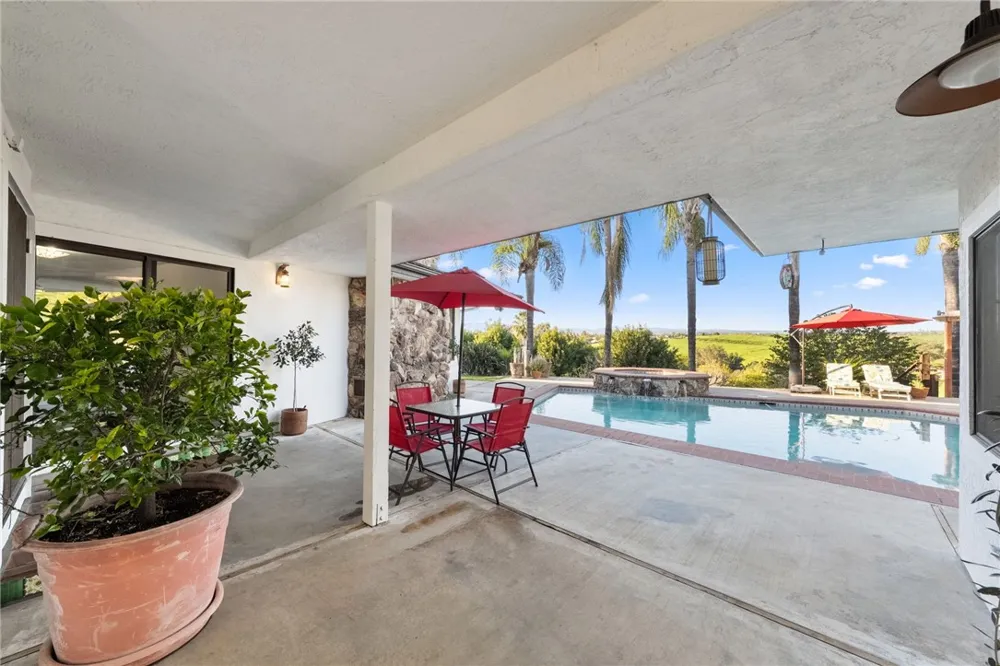 1650 Winterwarm Drive Fallbrook, CA 92028