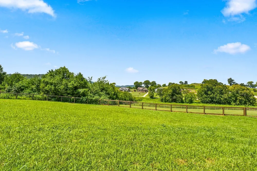 630 Bridle Path Ln Hartsville, TN 37074