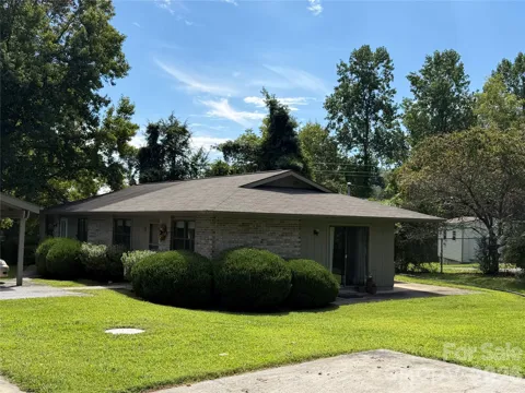 703 Farmington Circle