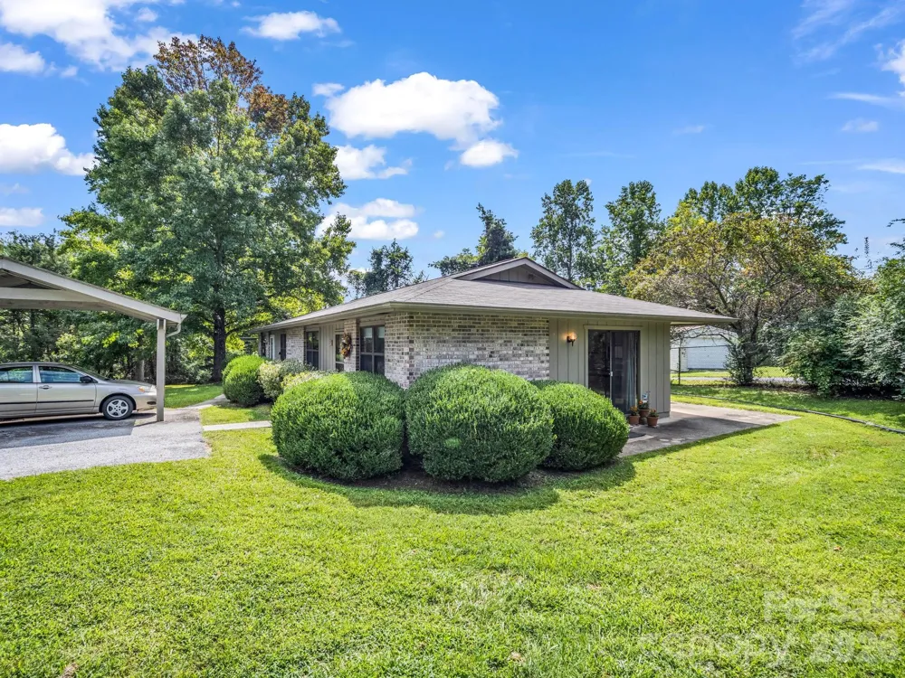 703 Farmington Circle Hendersonville, NC 28739