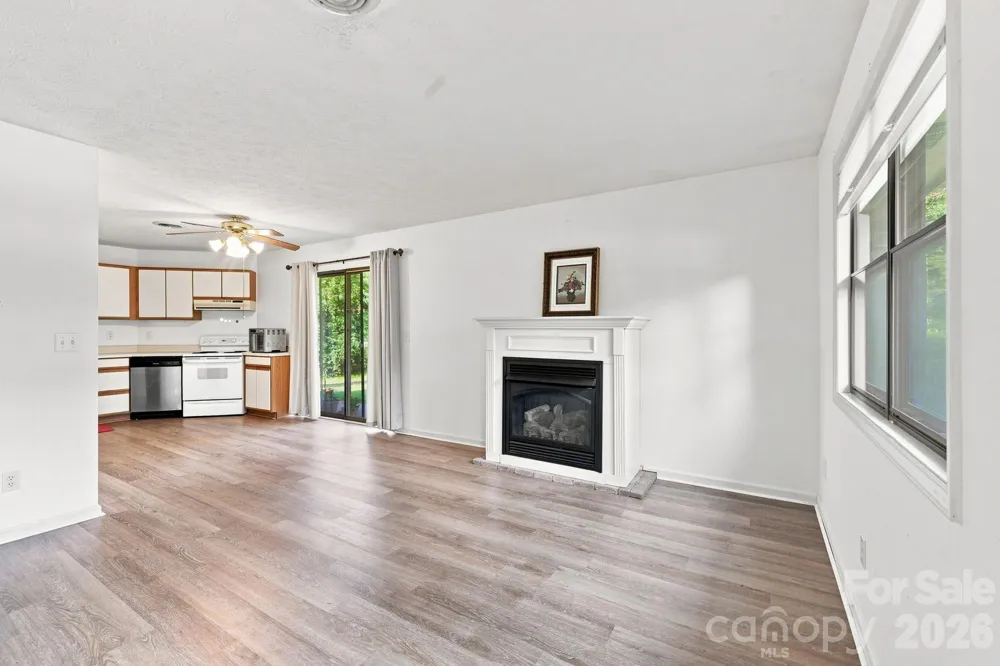 703 Farmington Circle Hendersonville, NC 28739