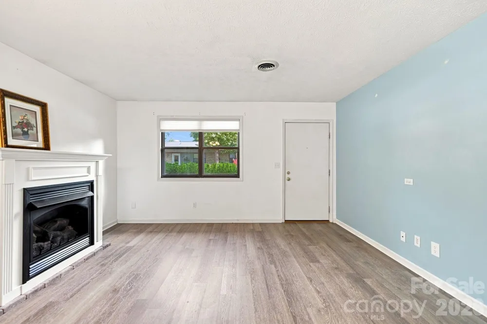703 Farmington Circle Hendersonville, NC 28739