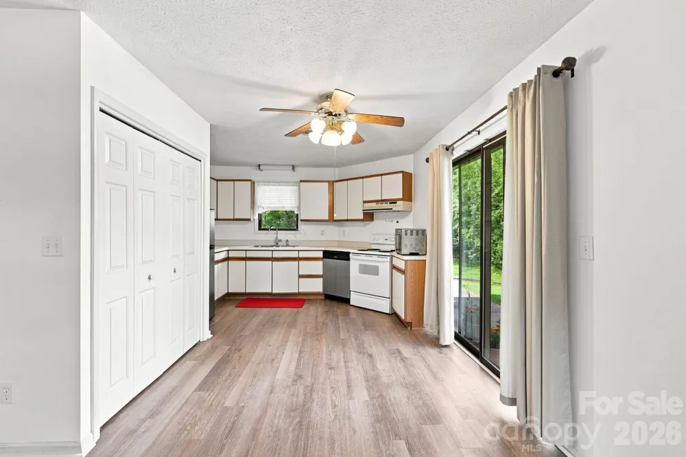 703 Farmington Circle Hendersonville, NC 28739