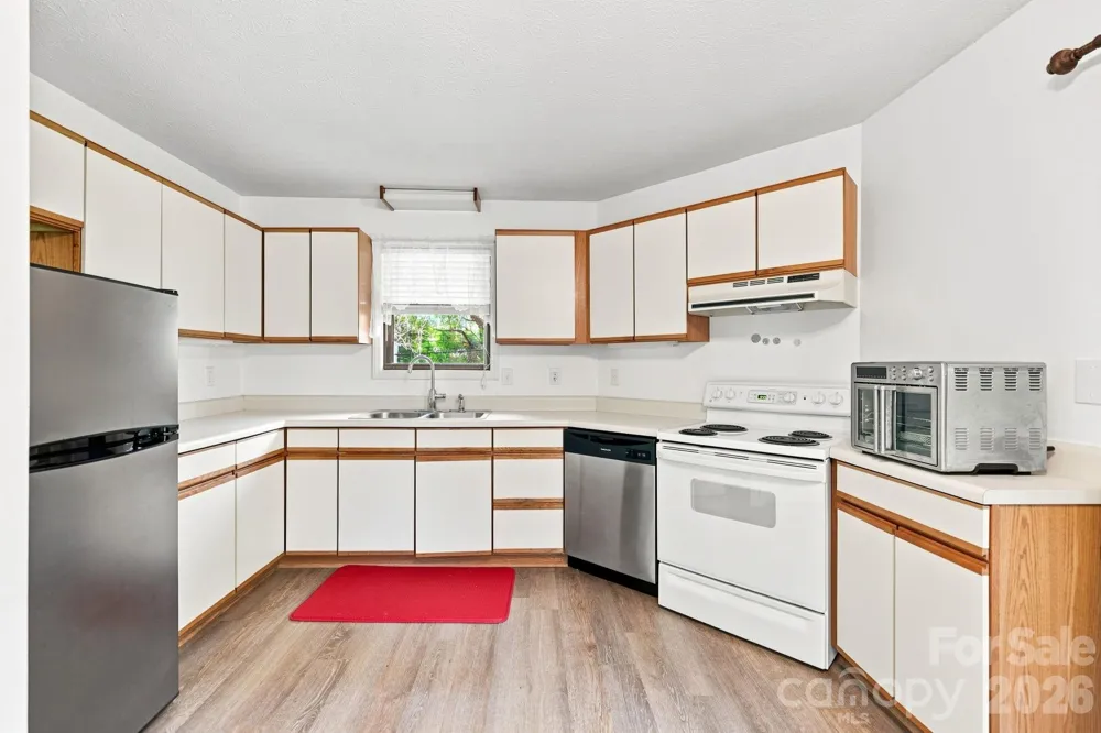 703 Farmington Circle Hendersonville, NC 28739
