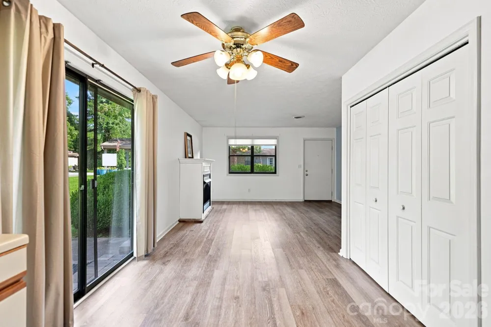 703 Farmington Circle Hendersonville, NC 28739