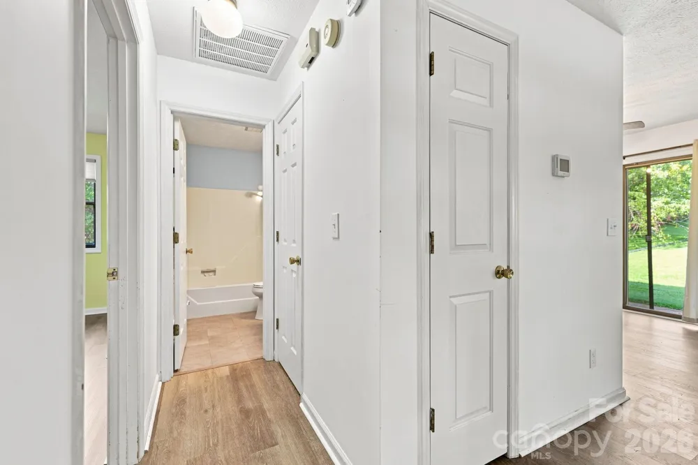 703 Farmington Circle Hendersonville, NC 28739