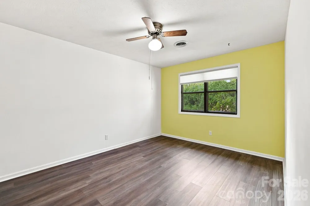 703 Farmington Circle Hendersonville, NC 28739