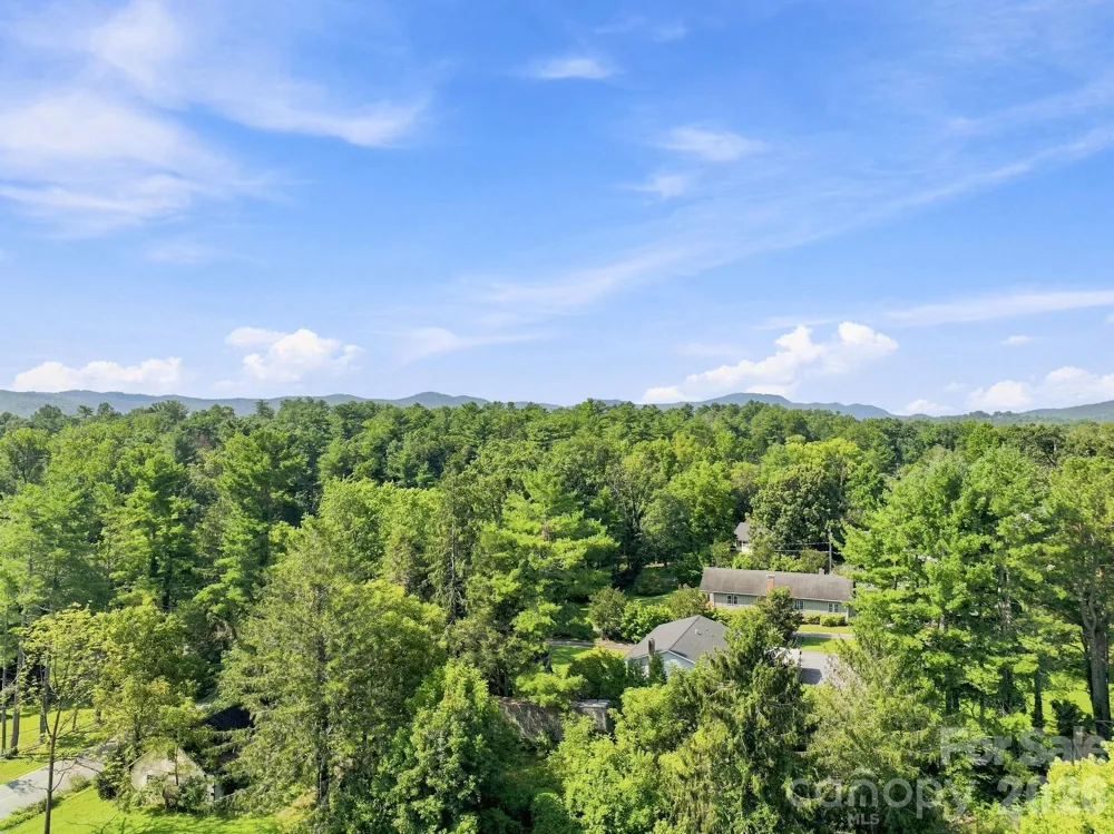 703 Farmington Circle Hendersonville, NC 28739