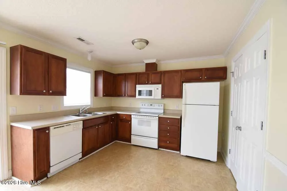 4150 Dudleys Grant Drive #G Winterville, NC 28590