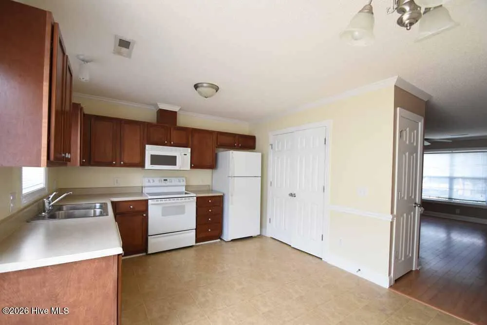 4150 Dudleys Grant Drive #G Winterville, NC 28590