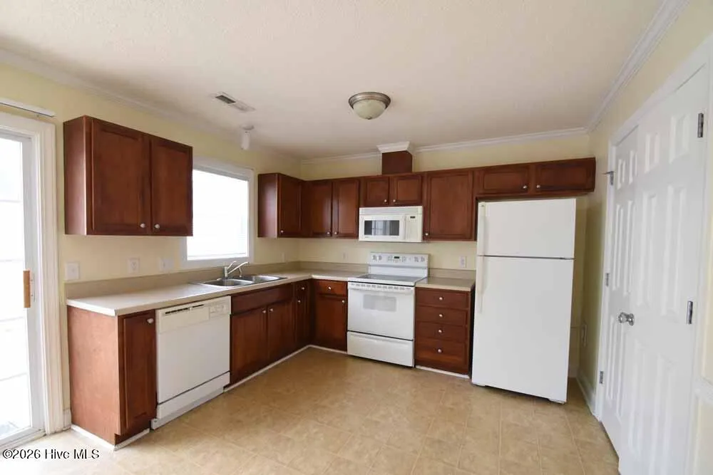 4150 Dudleys Grant Drive #G Winterville, NC 28590
